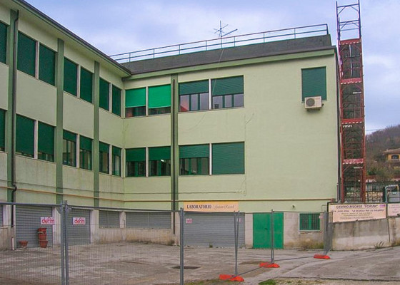 Ristrutturazione e adeguamento funzionale scuola media statale Botto Picella